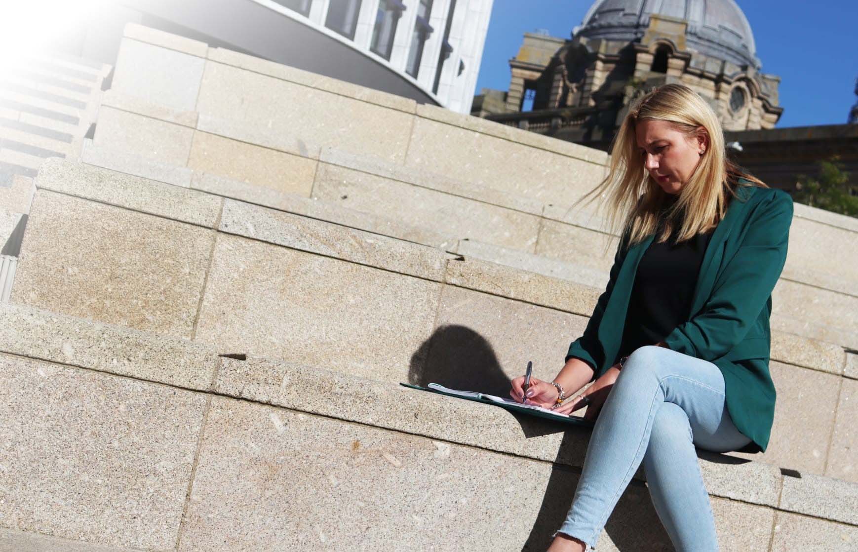 The Power of Networking: Laura Davies and the Impact of a 2 Decade Legacy in Executive Recruitment